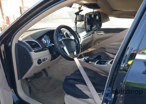 2013 Chrysler 300 Motown z USA, uszkodzony, nr VIN 2C3CCAAG1DH589989